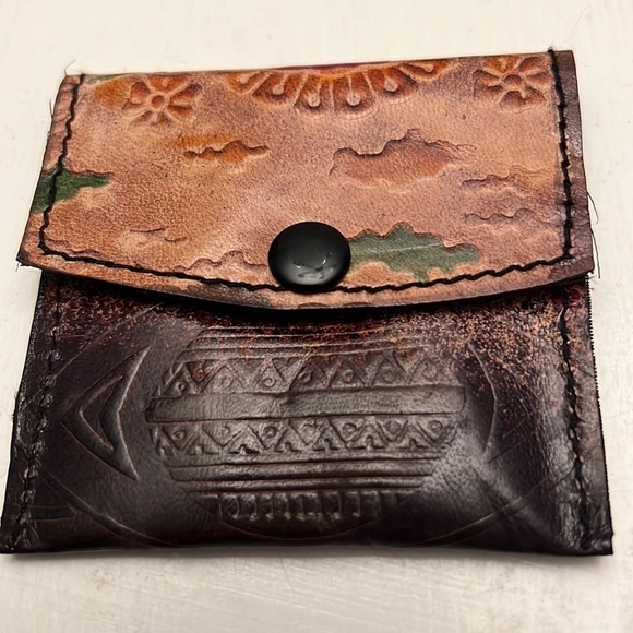 Embossed Leather Elephant Clutch Purse with Matching Change Purse - Picture 6 of 8